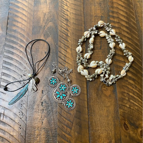 Womens Necklaces Lot of 3 Seashell, turquoise and feather - Picture 5 of 6